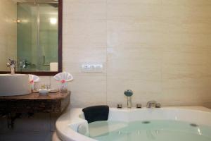hotel legend sarovar portico baddi