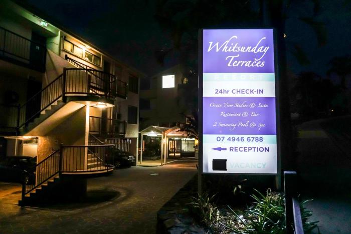 whitsunday terraces hotel airlie beach