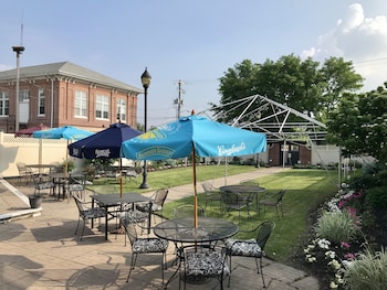 Waynebrook Inn, Est 1865,East Earl>>Chester,4 star
