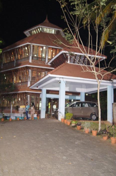 gods own country ayurveda resorts