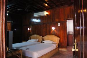 gods own country ayurveda resorts