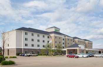 holiday inn bloomington airport by ihg