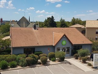 campanile salon de provence