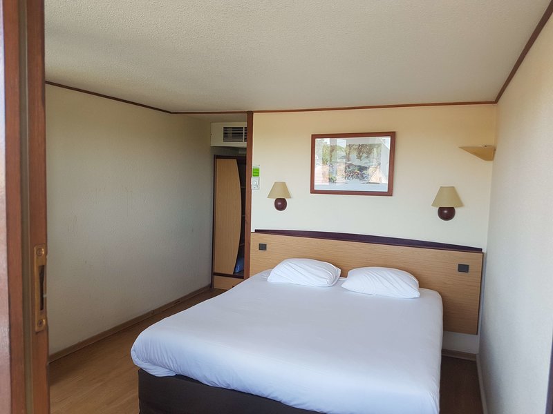 campanile salon de provence