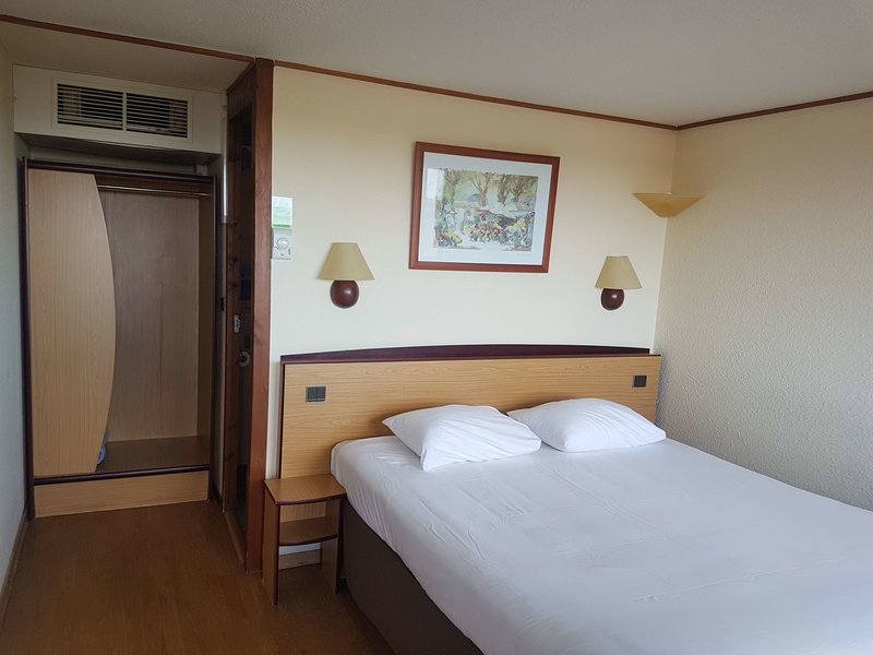 campanile salon de provence