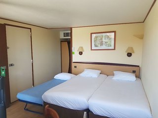 campanile salon de provence