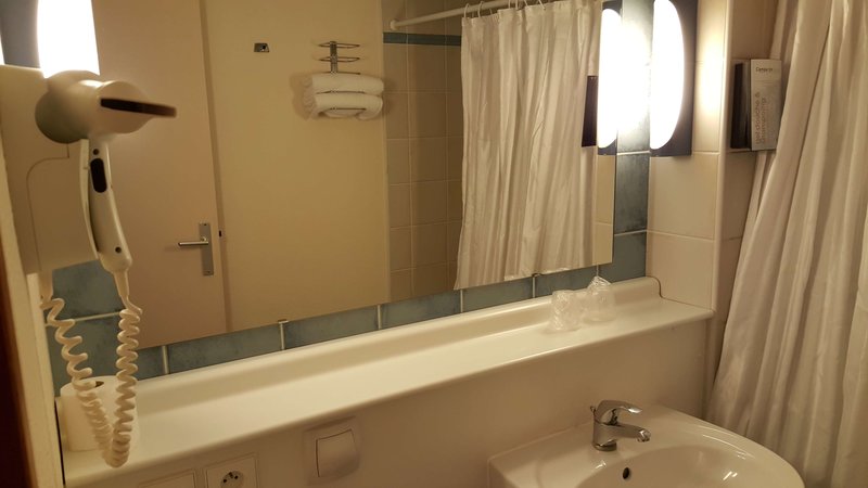 le 2 by hotel akena la ferte bernard