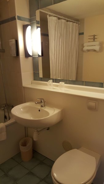 le 2 by hotel akena la ferte bernard