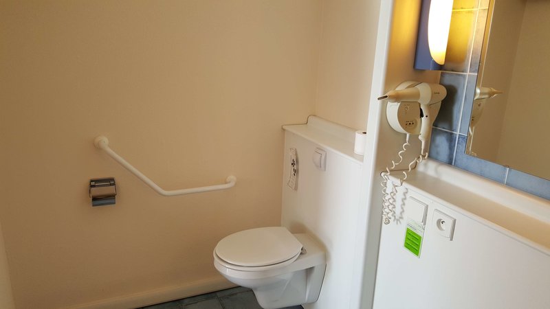 le 2 by hotel akena la ferte bernard