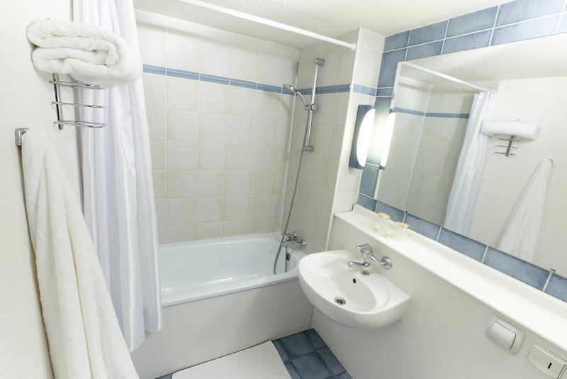 le 2 by hotel akena la ferte bernard