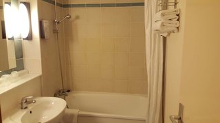 le 2 by hotel akena la ferte bernard