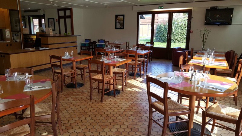 le 2 by hotel akena la ferte bernard