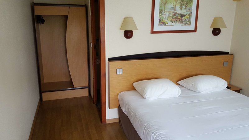 le 2 by hotel akena la ferte bernard