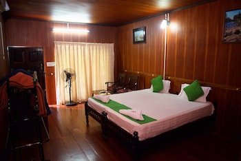 Backwater Retreat - Honeymoon House,Chempu>>Aymanam,3 star