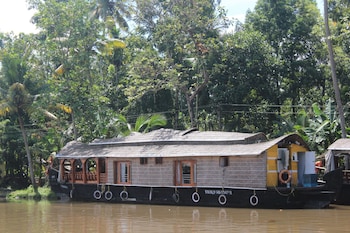 backwater retreat resort kumarakom