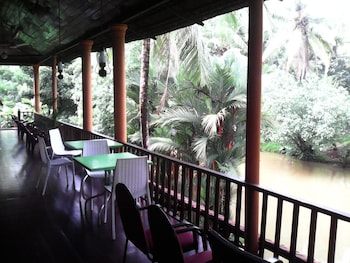 backwater retreat resort kumarakom