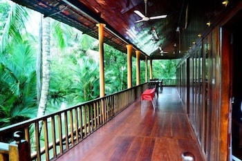 backwater retreat resort kumarakom