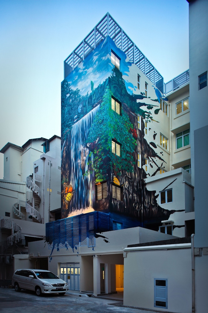 hotel clover the arts