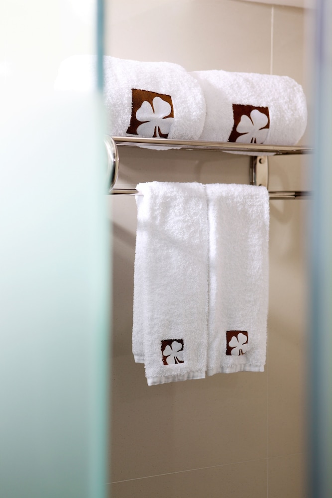 hotel clover the arts