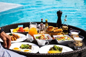 hotel clover the arts