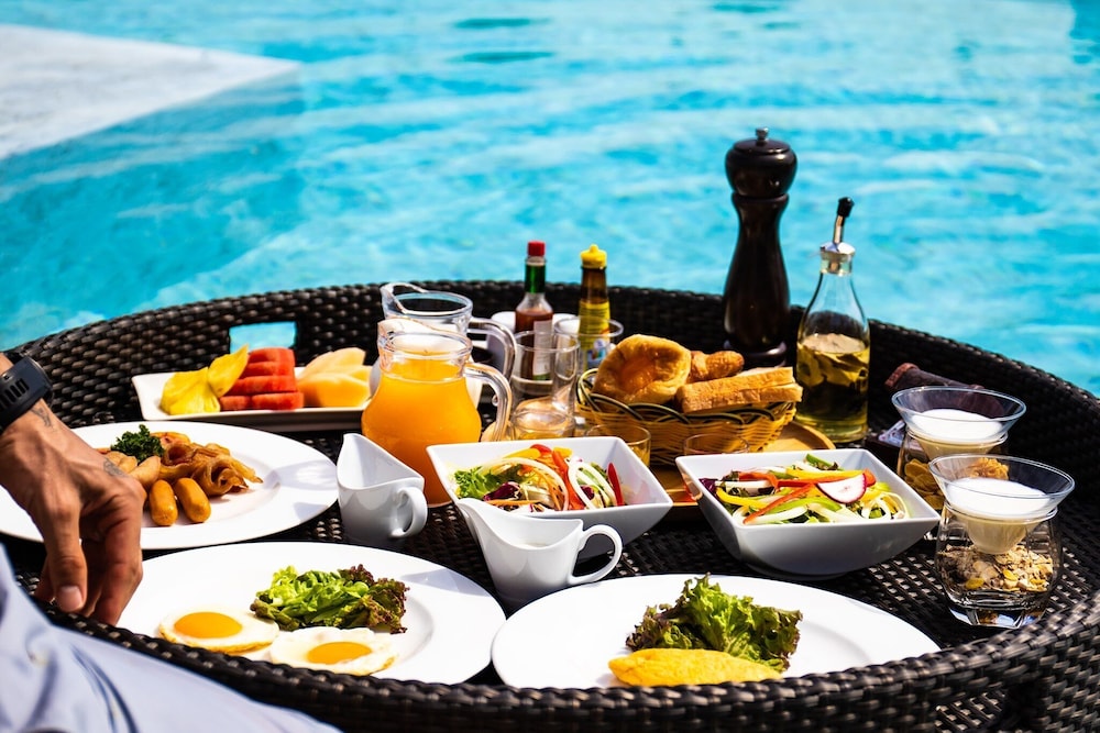 hotel clover the arts