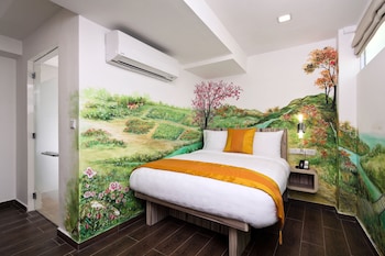 hotel clover the arts