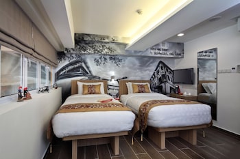 hotel clover the arts