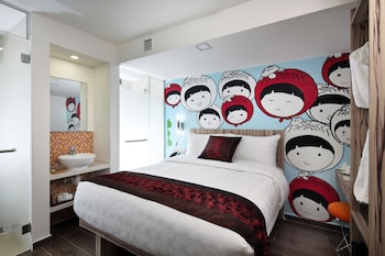 hotel clover the arts