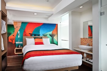 hotel clover the arts