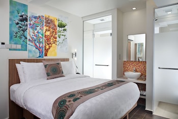 hotel clover the arts