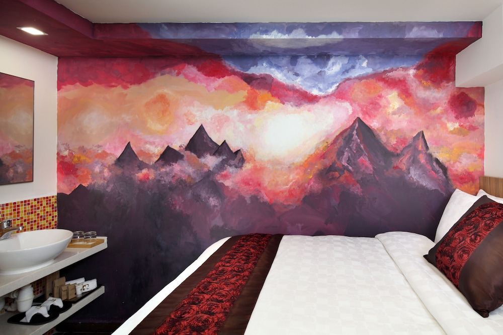 hotel clover the arts