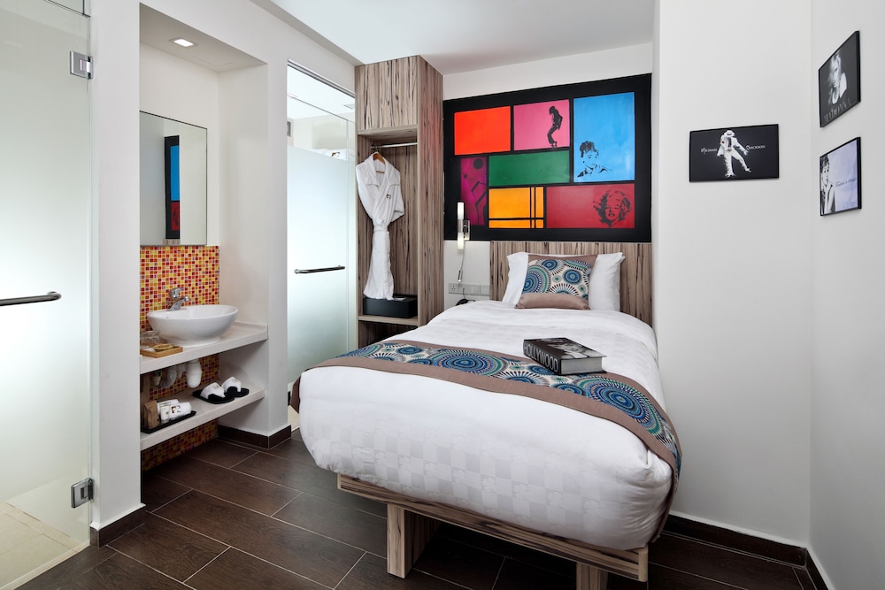 hotel clover the arts