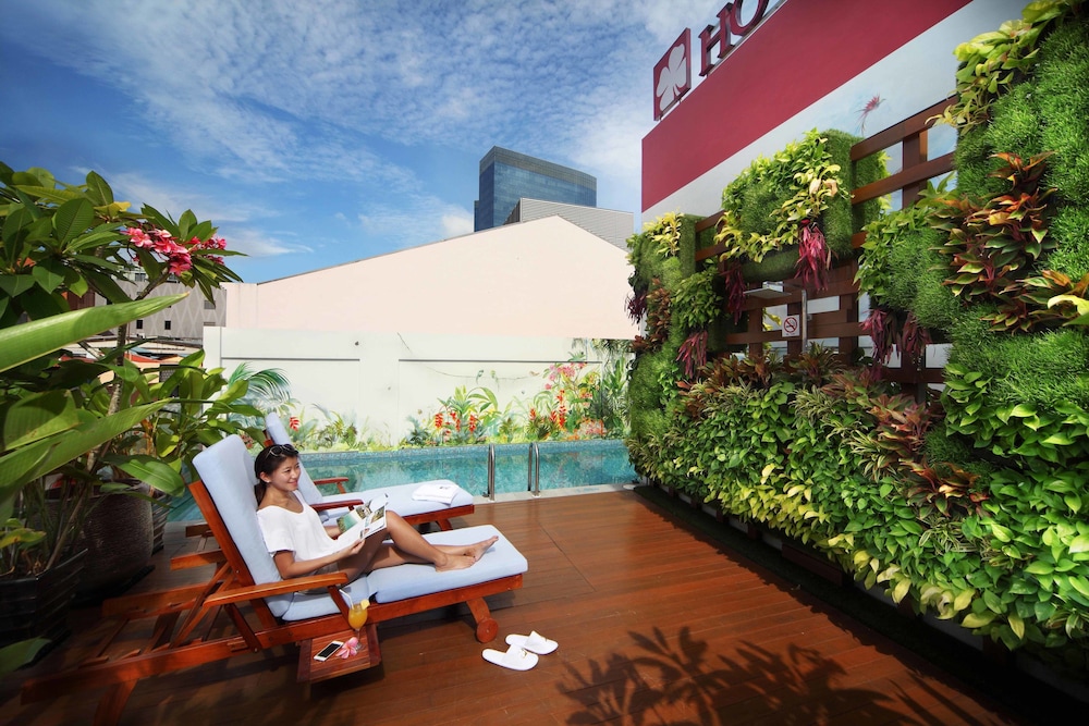 hotel clover the arts