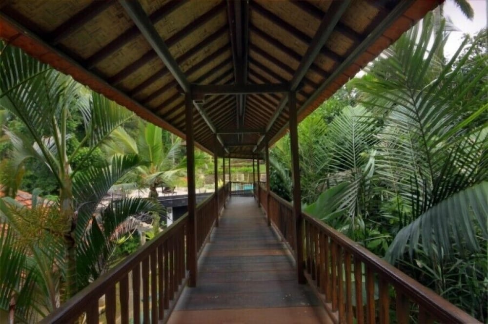 cempaka belimbing villas