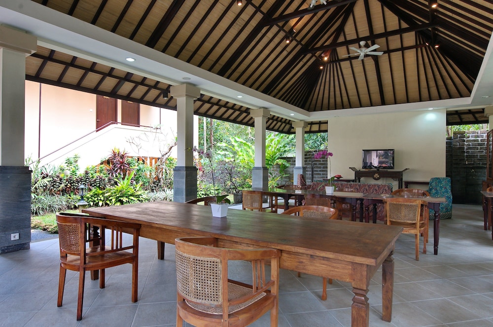 cempaka belimbing villas