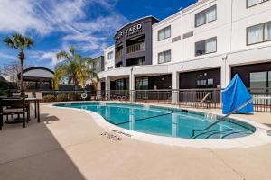 courtyard by marriott brunswick