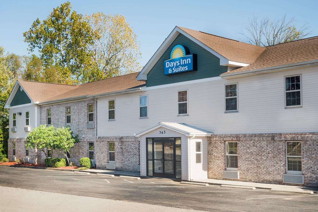 days inn and suites by wyndham sellersburg