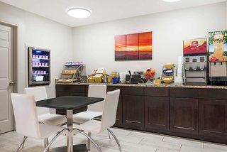 days inn and suites by wyndham sellersburg