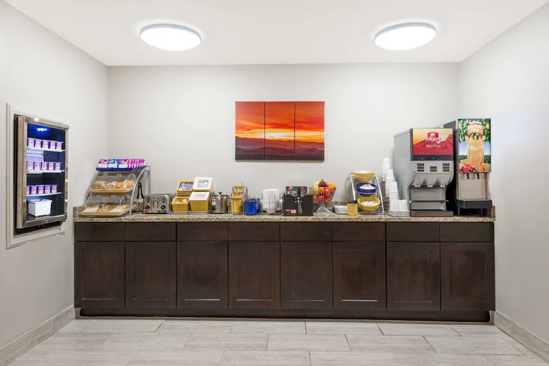 days inn and suites by wyndham sellersburg