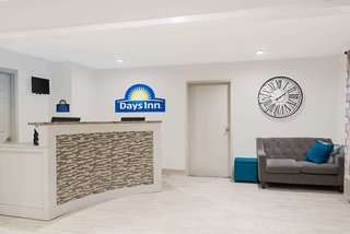 days inn and suites by wyndham sellersburg