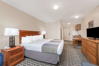 days inn and suites by wyndham sellersburg