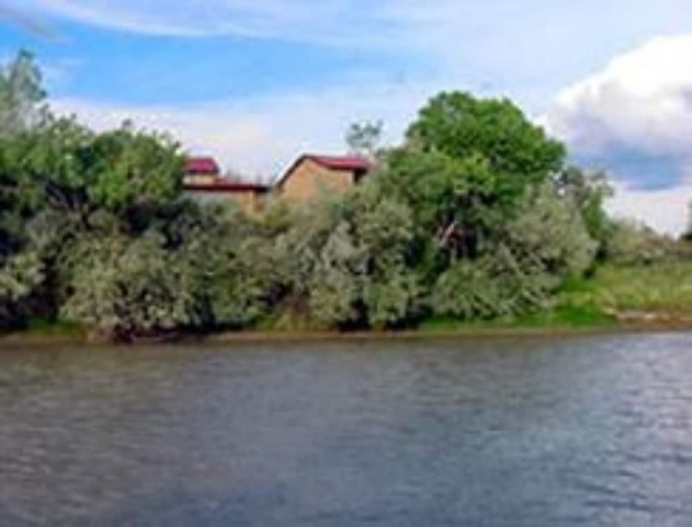 silver river adobe inn