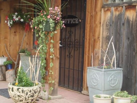 silver river adobe inn