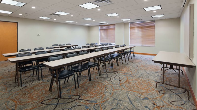 holiday inn express and suites cedar falls waterloo by ihg