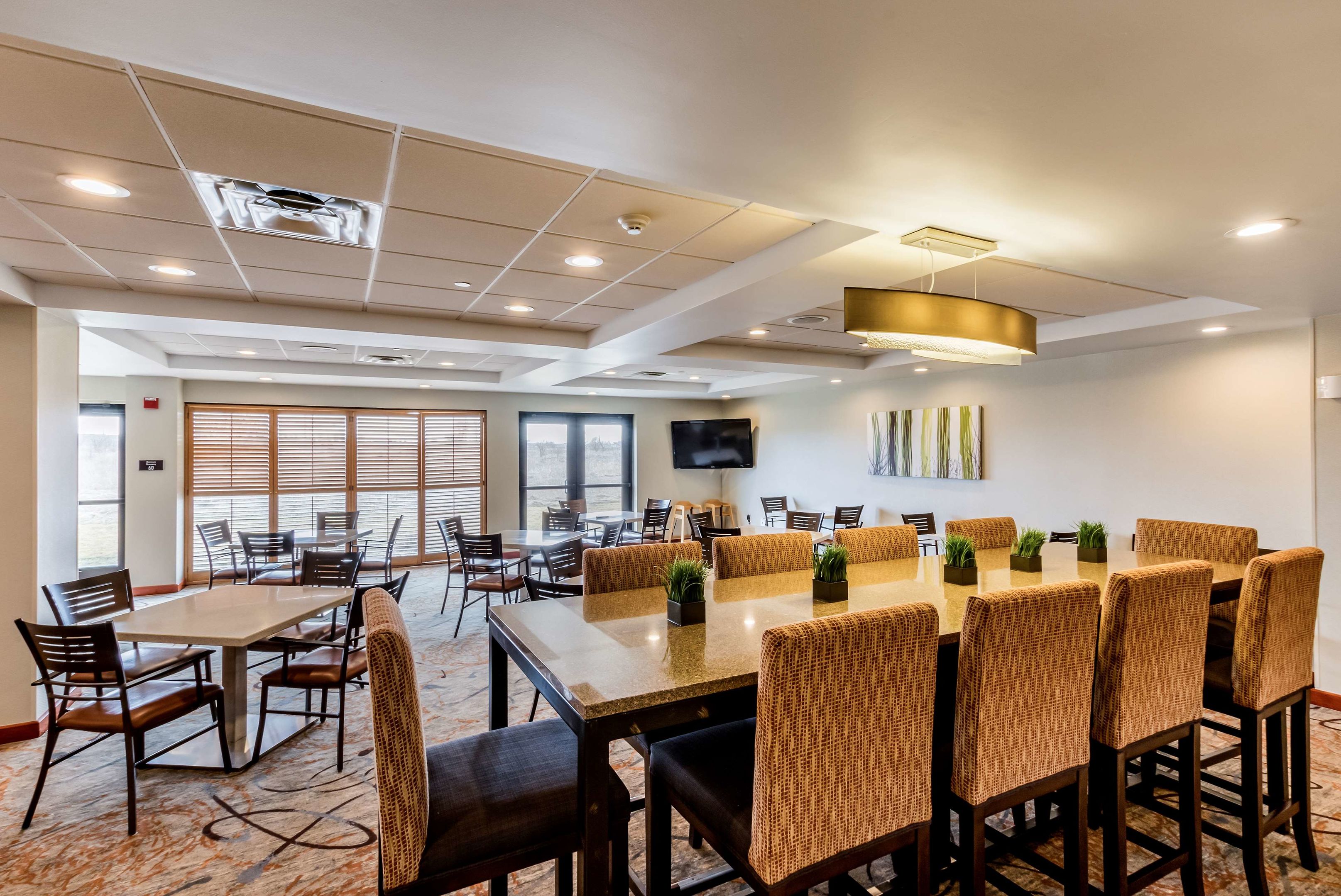 holiday inn express and suites cedar falls waterloo by ihg