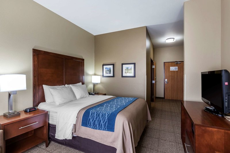 comfort inn and suites near university of wyoming