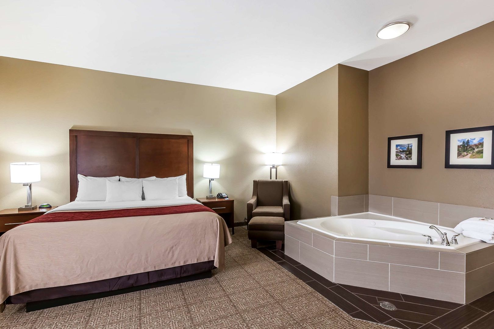 comfort inn and suites near university of wyoming