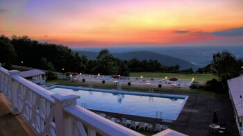 the historic summit inn
