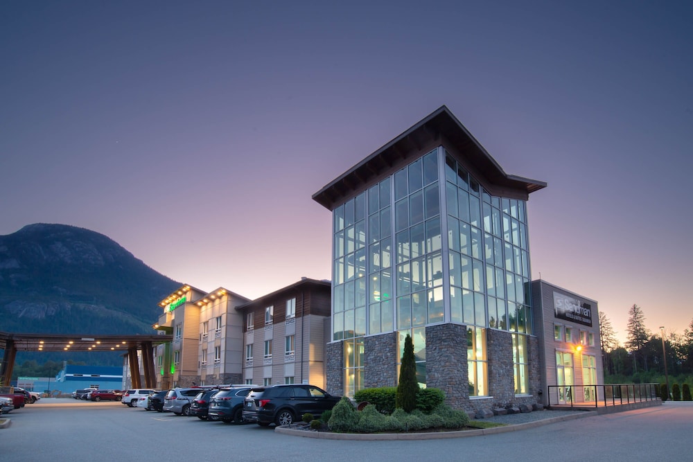 sandman hotel and suites squamish