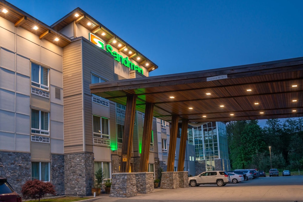 sandman hotel and suites squamish